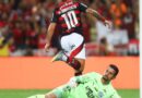 Flamengo vence com gol de Arrascaeta e lidera o Brasileiro