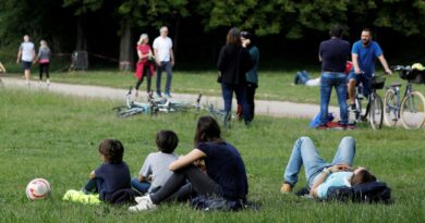 França proibirá fumar em praias, parques e perto de escolas