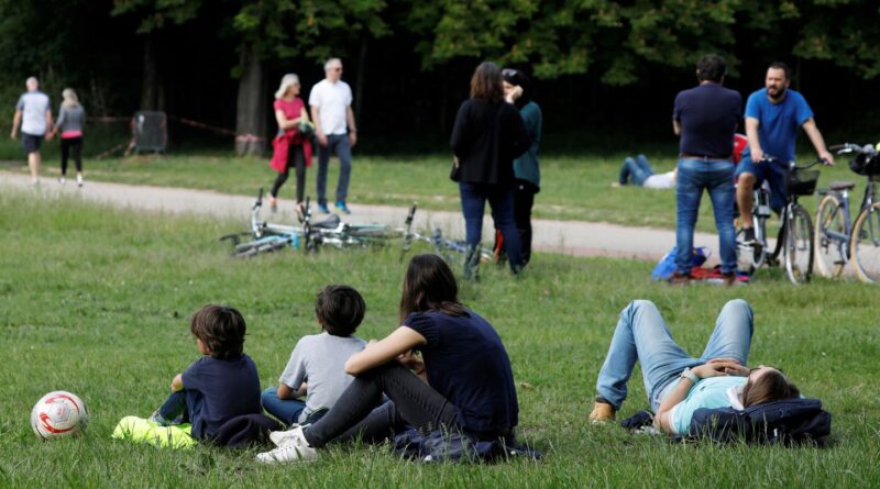 França proibirá fumar em praias, parques e perto de escolas