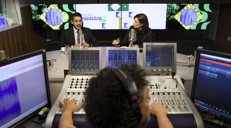 Governo avalia se mantém descontos do INSS por entidades