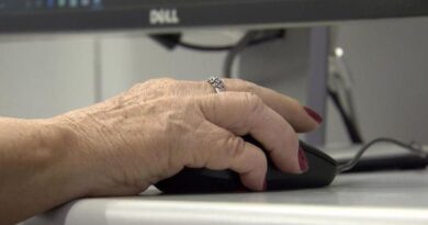 Idosos enfrentam barreiras digitais para acessar serviços do INSS