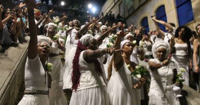 Ilú Obá De Min faz lavagem no Bixiga para marcar "falsa abolição"