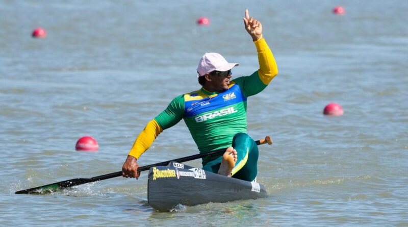 Isaquias Queiroz garante ouro na Copa do Mundo de canoagem velocidade