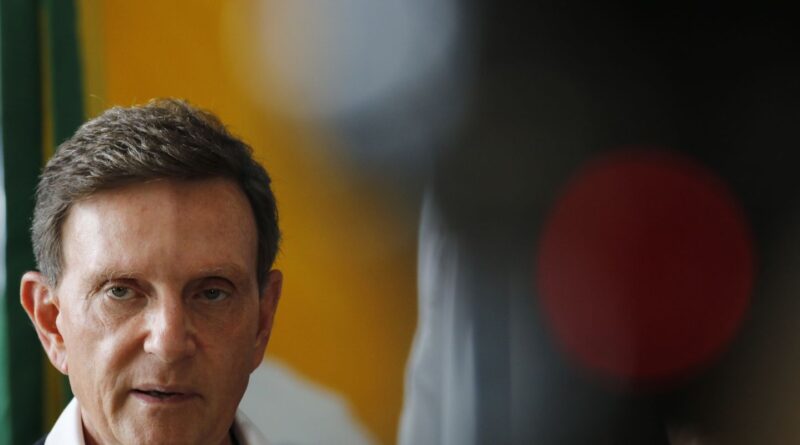 Justiça do RJ bloqueia bens de Crivella por improbidade administrativa