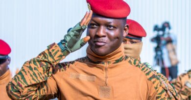 Líder anti-imperialista em Burkina Faso, Traoré se destaca na África