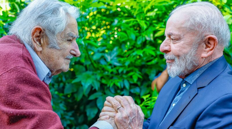 Lula: Mujica mostrou "que luta política e doçura podem andar juntas"