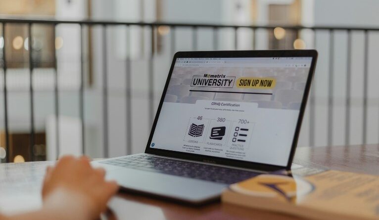 MEC proíbe educação a distância para áreas de licenciatura e saúde