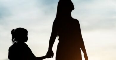 Mães solo enfrentam barreiras na garantia de direitos aos filhos