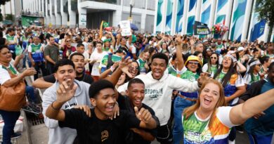 Marcha para Jesus reúne milhares de fiéis no centro do Rio de Janeiro