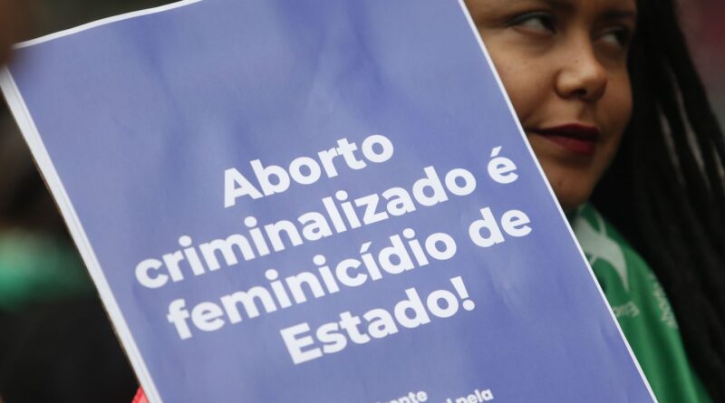 Meninas mães passam de 14 mil e só 1,1% tiveram acesso a aborto legal
