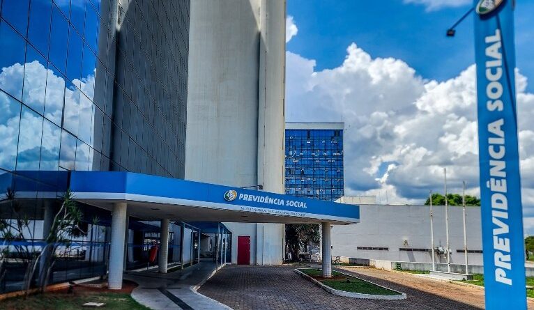 Menos de um mês antes da operação da PF, presidente do INSS disse ao Congresso que não havia indício de fraudes