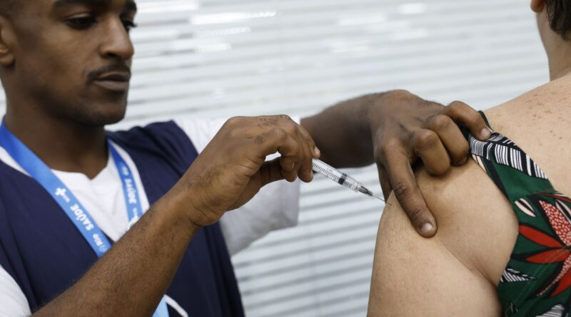 Mobilização vacina profissionais da indústria em todo o país