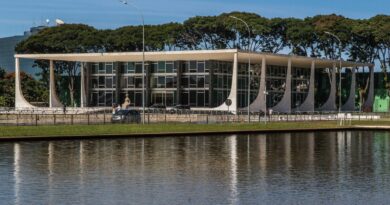 Moraes ouve testemunhas de Bolsonaro na ação do golpe