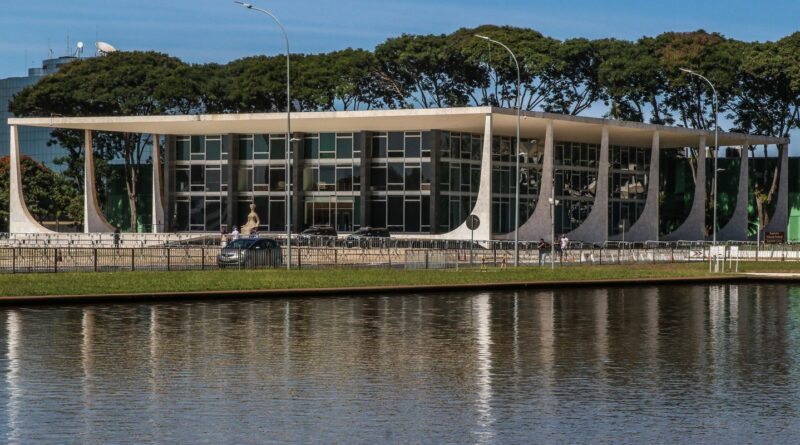 Moraes ouve testemunhas de Bolsonaro na ação do golpe