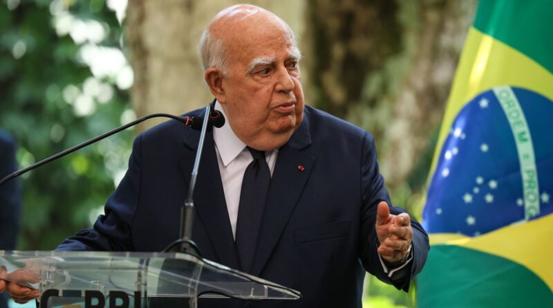 Morre, aos 90 anos, o embaixador Marcos Azambuja