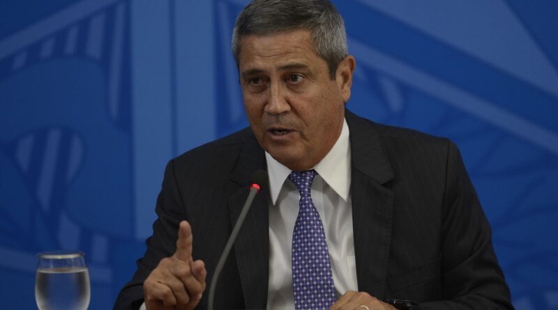 PGR defende que general Braga Netto siga em prisão preventiva