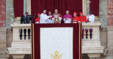 Papa Leão XIV pede paz e lembra Francisco: “ajudem a construir pontes”