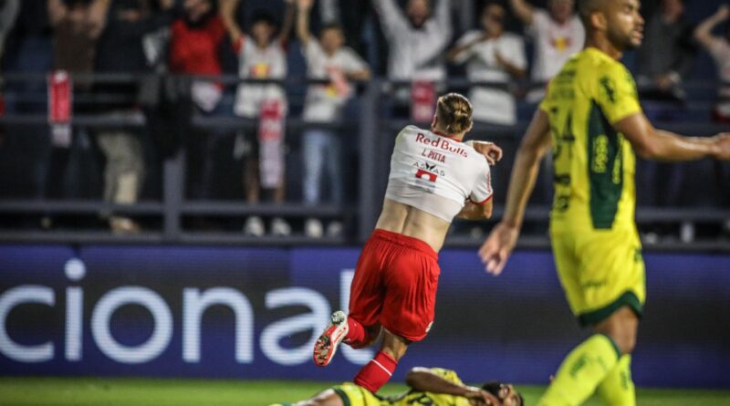 Pitta marca e deixa Bragantino na vice-liderança do Brasileiro