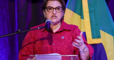 Posse da ministra das Mulheres vira ato de apoio à Marina Silva