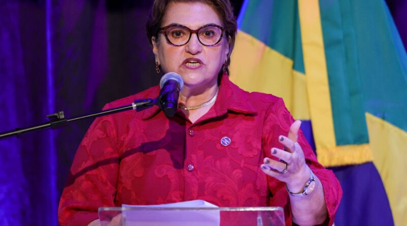 Posse da ministra das Mulheres vira ato de apoio à Marina Silva