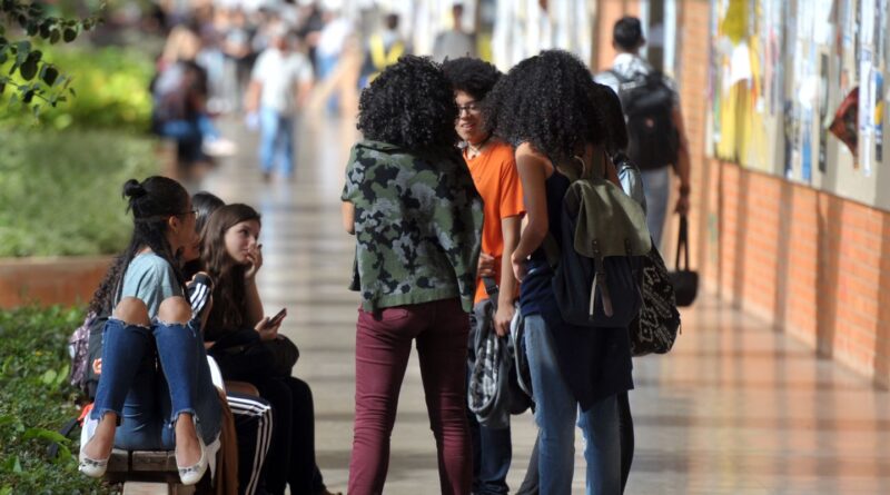 Programa que oferta bolsas de estudo a negros tem inscrição prorrogada