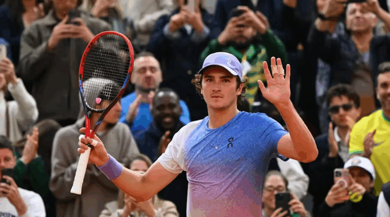 Roland Garros: Fonseca estreia com vitória implacável sobre ex-top 10