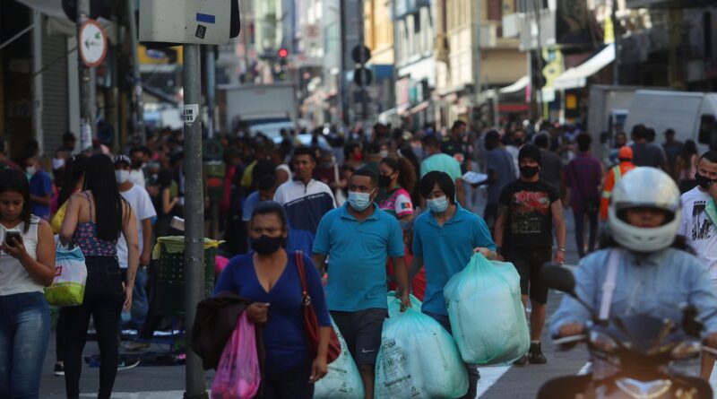 SP: comércio deve faturar 5,4% no Dia das Mães em 2025, diz Fecomércio