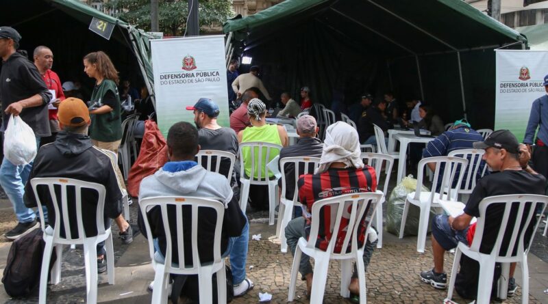 Semana do Registro Civil atende população em situação de rua em SP