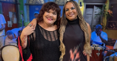 Simone Mazzer canta clássicos de Nelson Cavaquinho no Samba na Gamboa