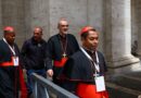 Todos os cardeais que votam no conclave já estão em Roma, diz Vaticano