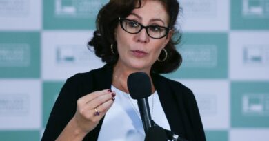 Turma do STF tem maioria para condenar Zambelli a 10 anos de prisão