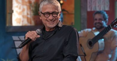 Zé Renato canta Zé Keti no programa Samba na Gamboa