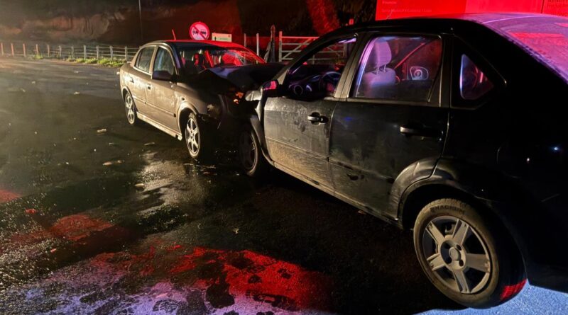 Acidente entre carros e moto deixa um morto e vários feridos na ES 080 em Colatina