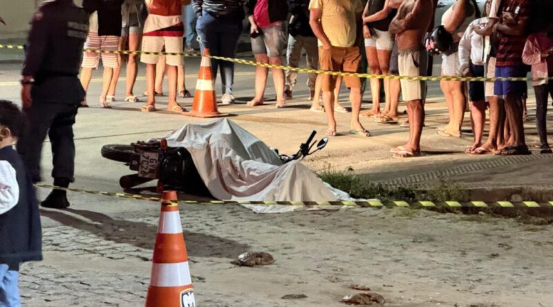 Adolescente é assassinado a tiros enquanto conversava com mulher em Baixo Guandu