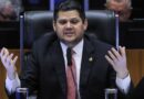 Alcolumbre lê requerimento que cria CPMI sobre fraudes no INSS