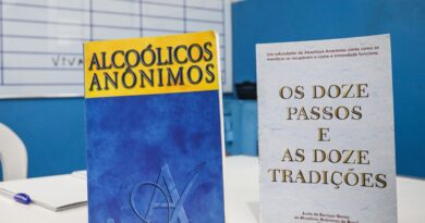 Alcoólicos Anônimos, que faz 90 anos, ganha mais participação feminina