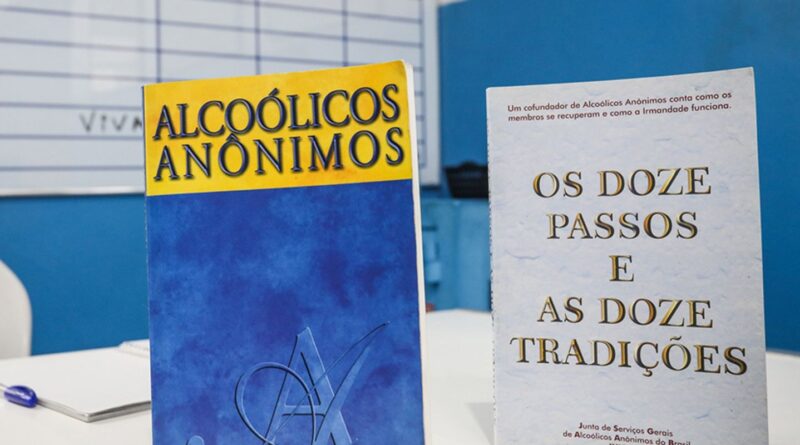 Alcoólicos Anônimos, que faz 90 anos, ganha mais participação feminina