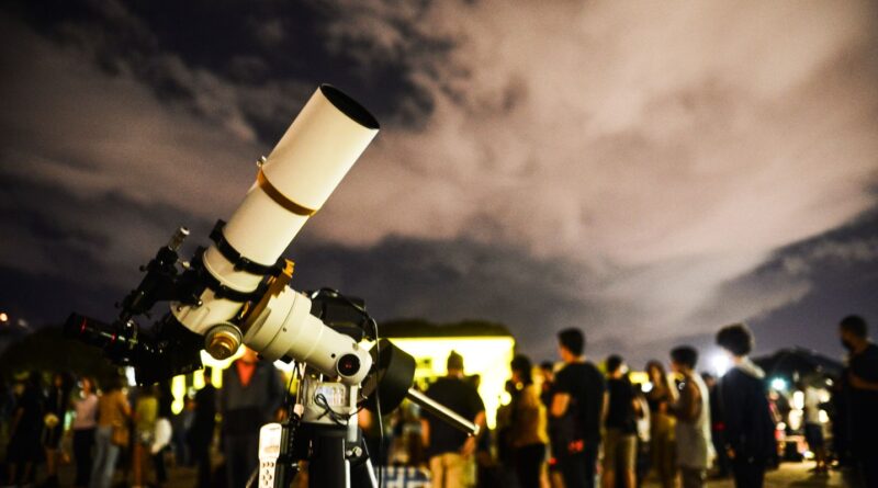 Alinhamento com a Lua torna estrelas Spica e Antares mais visíveis