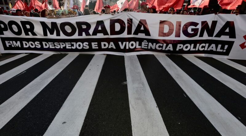 Ato protesta contra remoções e pelo direito à moradia em São Paulo