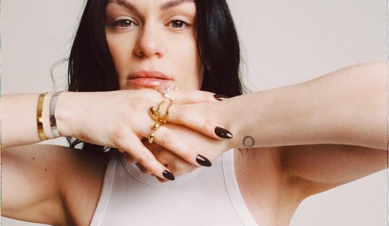 Atração do The Town 2025, Jessie J revela diagnóstico de câncer de mama em estágio inicial
