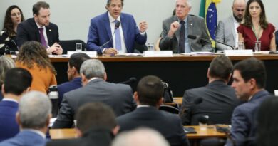 Audiência com Haddad é encerrada após tumulto entre deputados