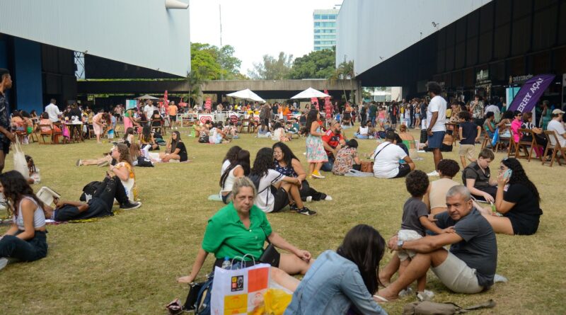 Bienal do Livro tem ingressos esgotados no 2º dia da festa literária