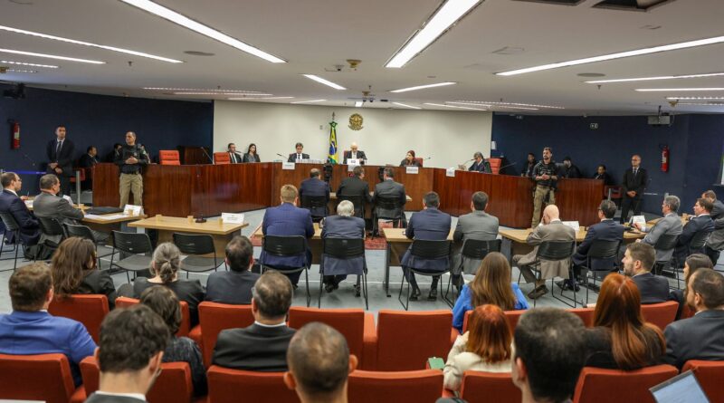 Bolsonaro nega que Marinha tenha colocado tropas à disposição do golpe