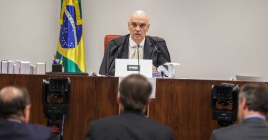Bolsonaro nega ter recebido voz de prisão de ex-comandante do Exército