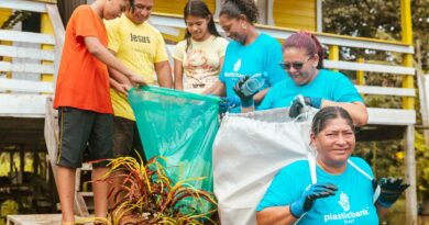 Bônus para catadores impede que plásticos poluam rios da Amazônia