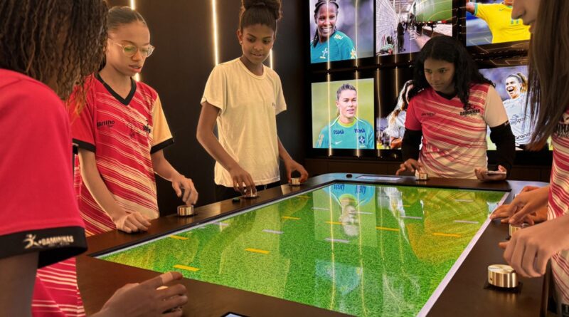 Caravana roda o país com ex-atletas do futebol feminino