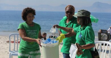 Catadores no Rio lidam com informalidade e más condições de trabalho