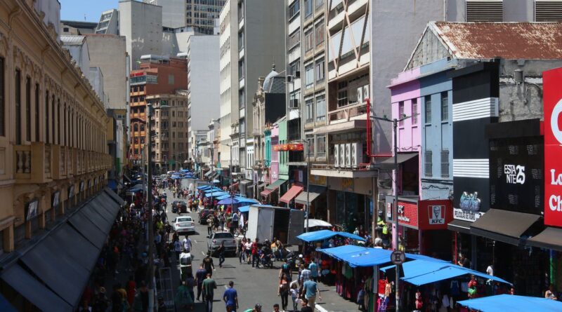 Comércio paulista fechou 3 mil vagas em março, diz FecomércioSP