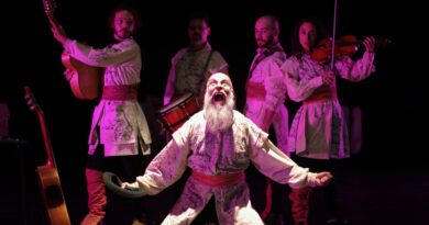 Companhia teatral chilena conta histórias latinoamericanas em trilogia