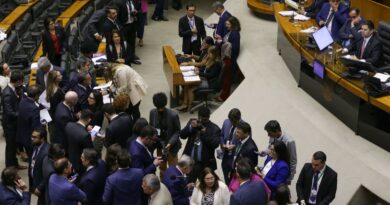Congresso aprova usar emendas para salários de profissionais da saúde